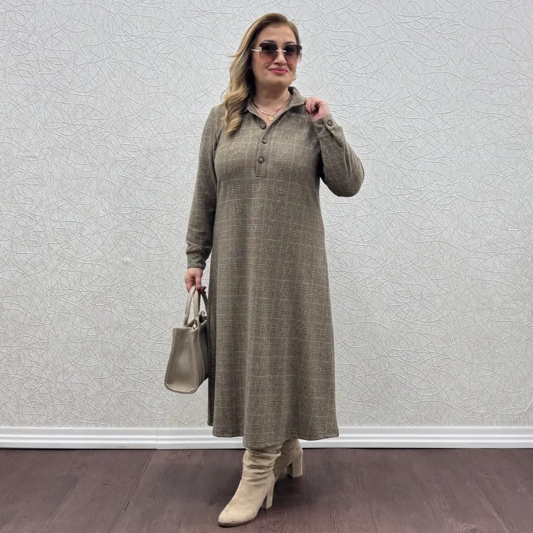Büyük Beden Likralı Yakalı Kareli Elbise · Kahverengi