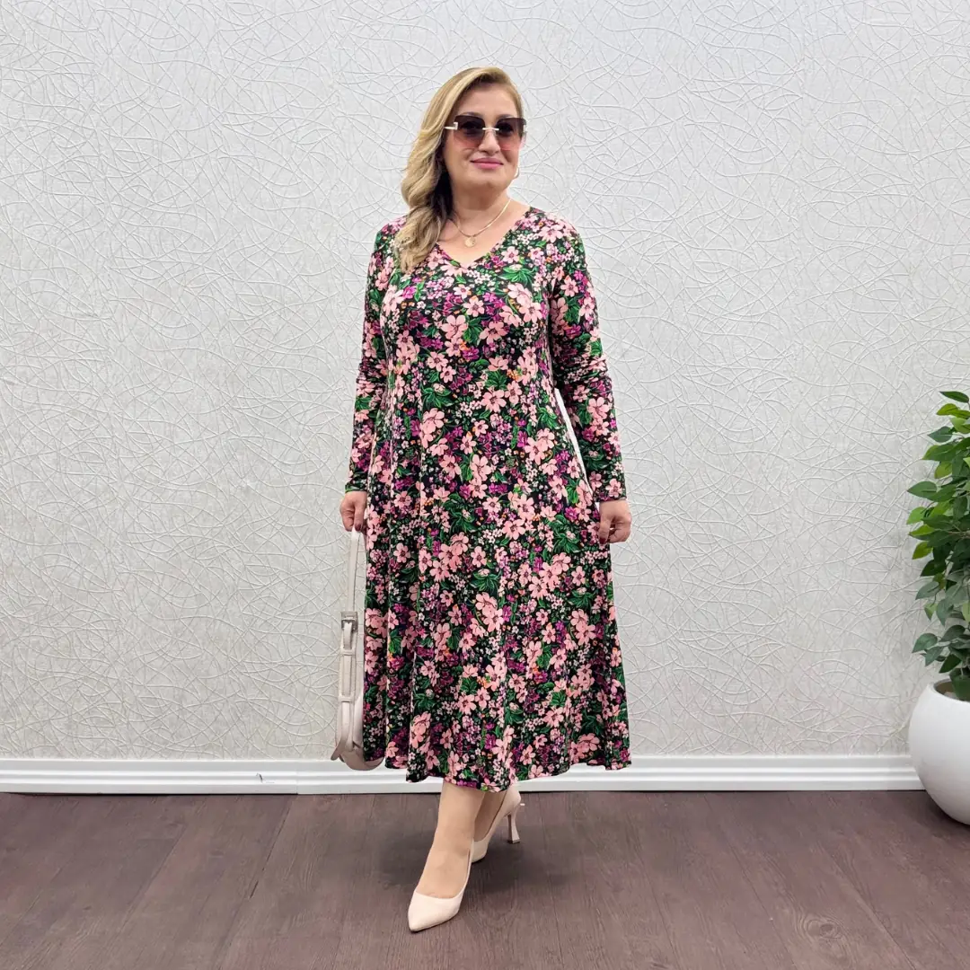 Likralı V Yaka Uzun Kollu Penye Elbise — Fuşya Çiçekli Desen — görsel 2