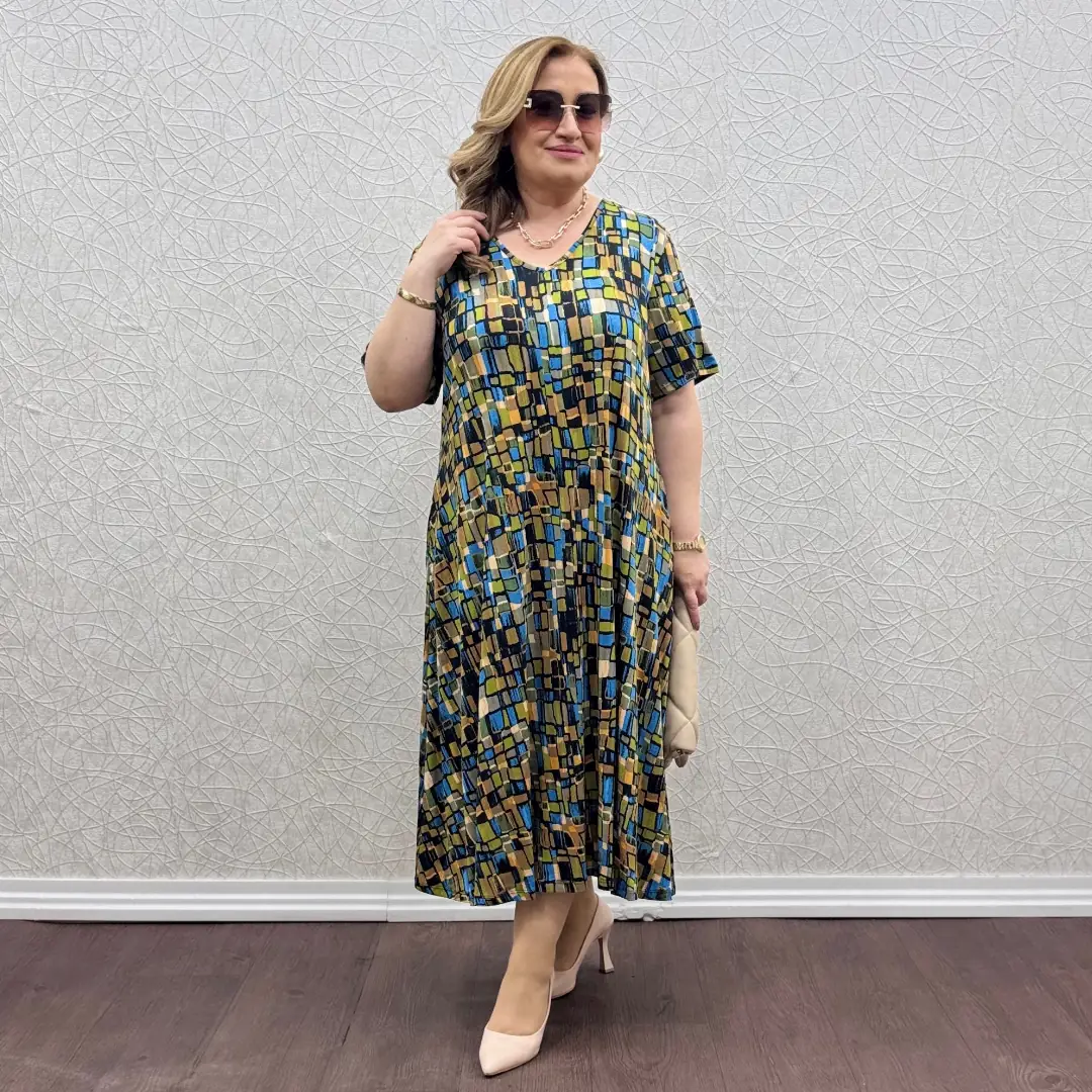 Likralı V yaka Penye Elbise — Yeşil Mozaik Desen — görsel 3
