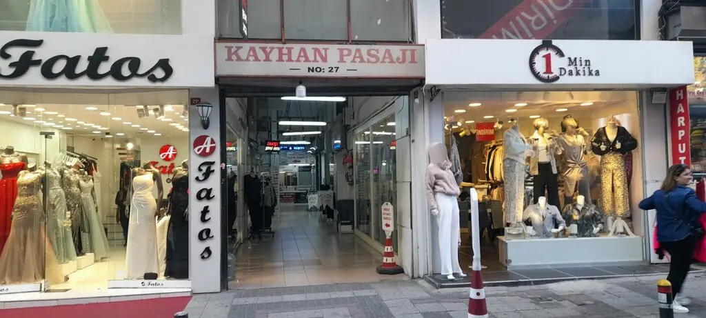 Kayhan Pasajı girişi, Halkçı Sokak No:27, Bakırköy Zeytinlik